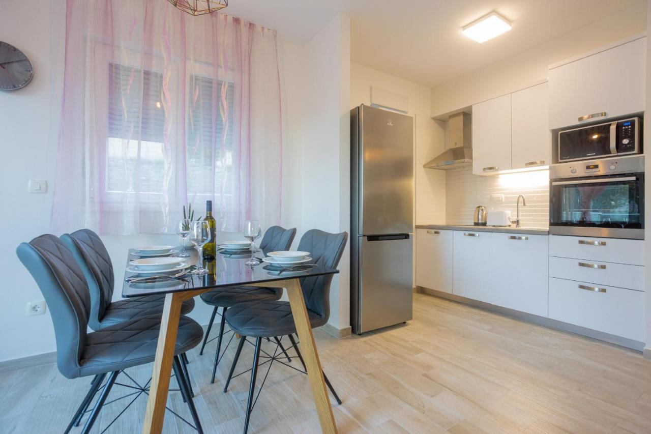R&r Apartament Podstrana
