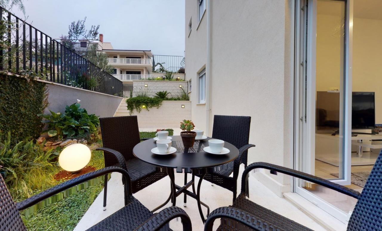 Apartment R&r